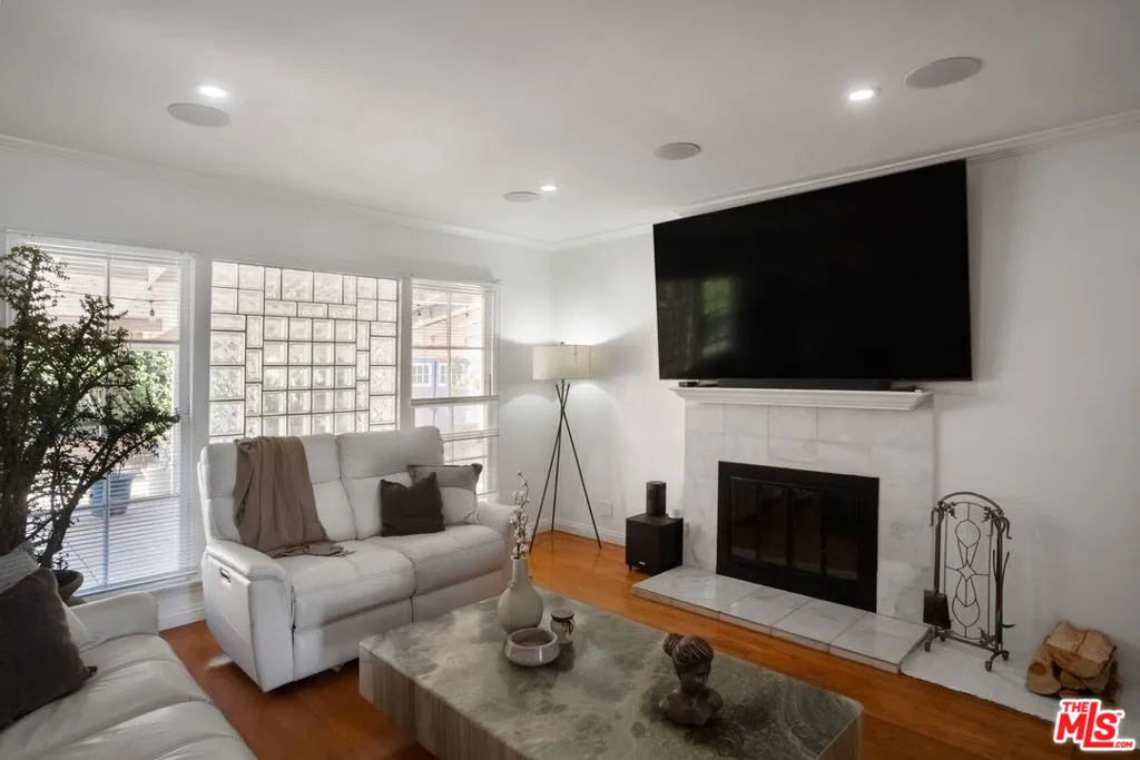 7020 Mary Ellen Avenue, North Hollywood, California 91605 home-pic-20